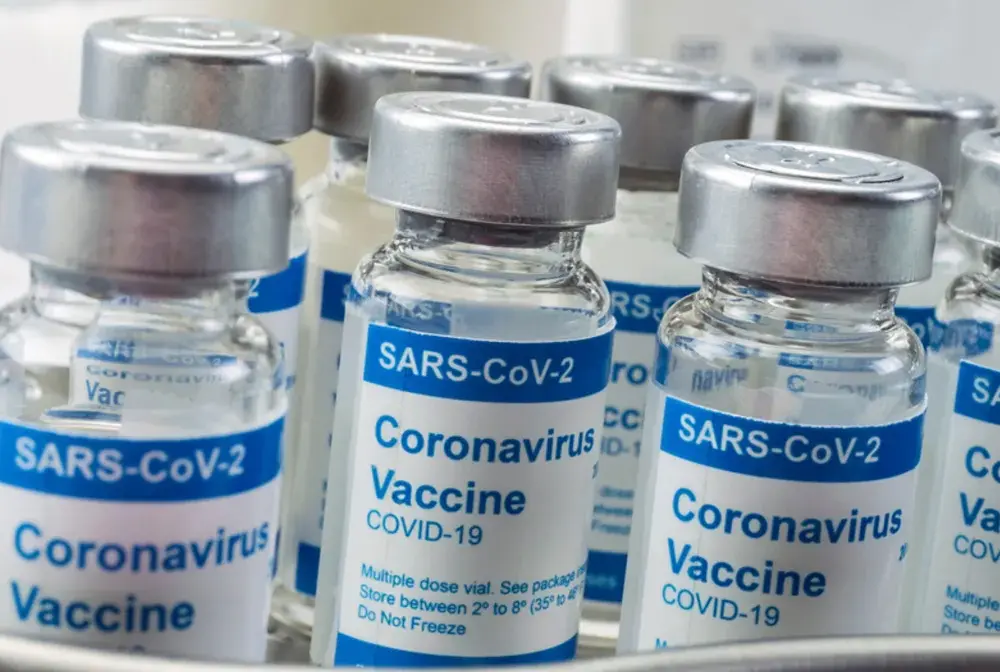 Szczepionki Pfizer - Comirnaty i Abrysvo. Wyjaśniamy różnice
