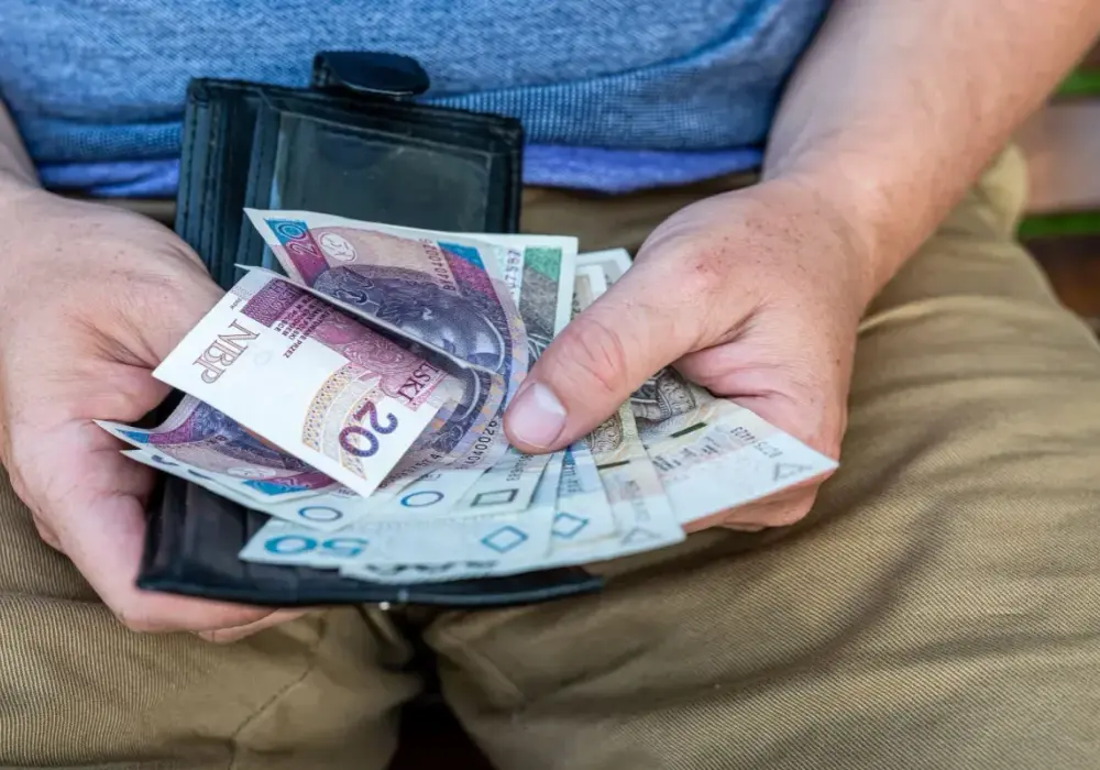 Dodatek pielęgnacyjny czy zasiłek? Różnice, kwoty, jak uzyskać