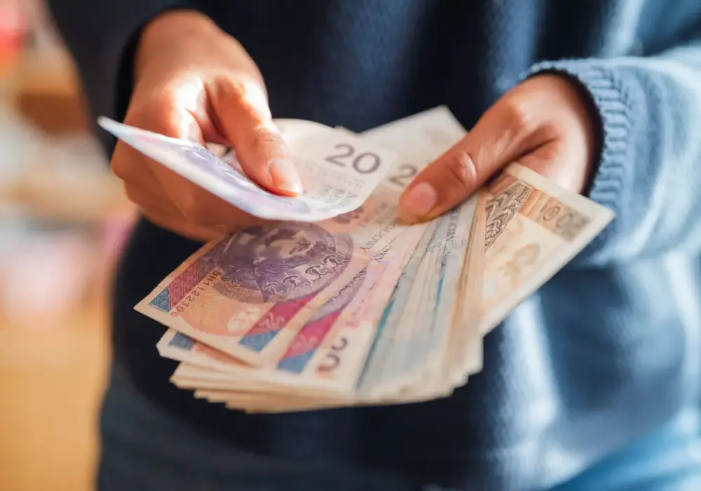 800 plus - kiedy wypłaty, terminy i jak nie stracić ciągłości?