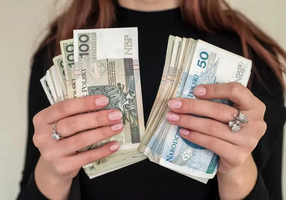 Świadczenie pielęgnacyjne 2026 - Kto dostanie 3386 zł? Zasady i wniosek