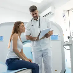 Czy fizjoterapeuta może wystawić skierowanie na rezonans? Sprawdź prawdę