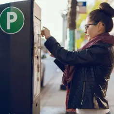 Czy niepełnosprawni płacą za parking w Ciechocinku? Sprawdź zasady i ulgi