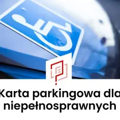 Niebieski symbol wózka inwalidzkiego na niebieskim tle samochodu. Karta parkingowa dla osób z umiarkowanym stopniem niepełnosprawności.