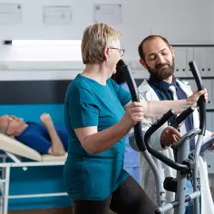 Jak często chodzić na rehabilitację? Kluczowe informacje dla pacjentów