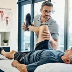 Ile trwa staż fizjoterapia? Poznaj wymagania i czas trwania programu
