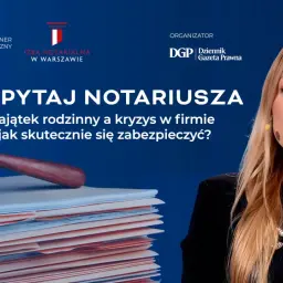 Młotek sędziowski na stercie dokumentów, obok kobiety. Temat: "Zapytaj notariusza: majątek rodzinny a kryzys w firmie - jak skutecznie się zabezpieczyć?". Ubezwłasnowolnienie u notariusza.