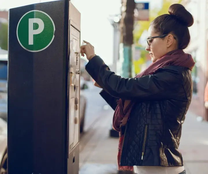 Czy niepełnosprawni płacą za parking w Ciechocinku? Sprawdź zasady i ulgi
