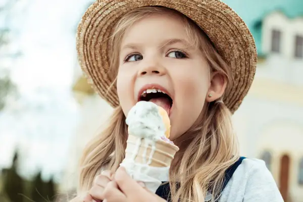 Lody na anginę - kiedy pomagają, a kiedy lepiej odpuścić