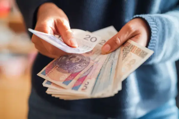 800 plus - kiedy wypłaty, terminy i jak nie stracić ciągłości?