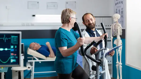 Jak często chodzić na rehabilitację? Kluczowe informacje dla pacjentów