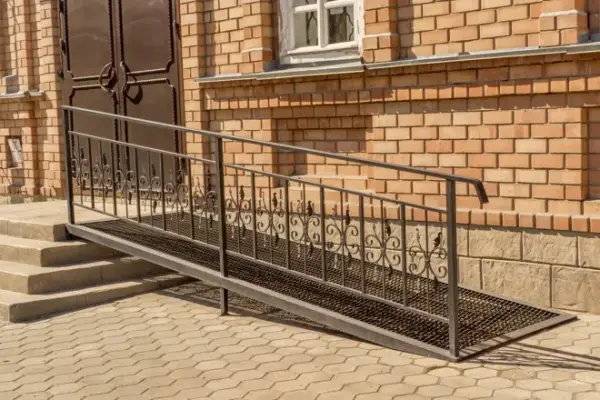 Jak załatwić podjazd dla osoby niepełnosprawnej bez zbędnych kosztów
